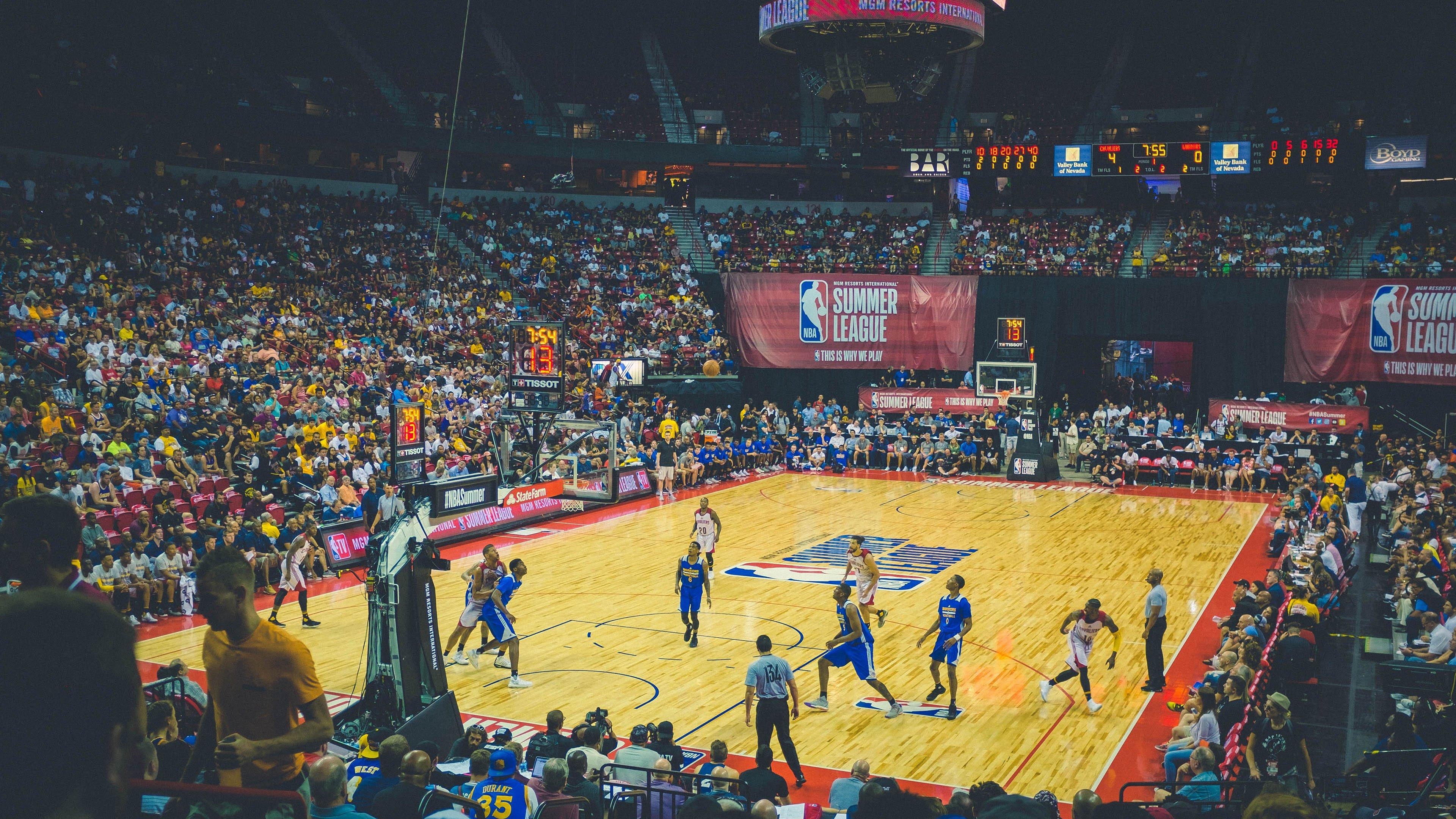 现场热潮，体育赛事中的氛围沉浸录